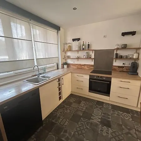 Maison Avec Jardin Et Parking *